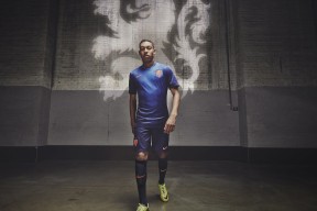 开云体育平台 -德约科维奇回归赛场，惊险取胜首场状态亮眼，中国队观众沸腾！