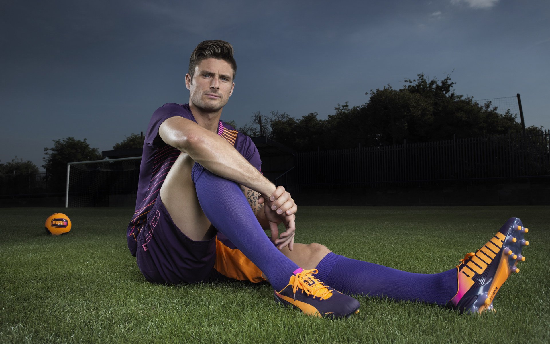 大比分获胜首场状态出色,巴塞罗那观众沸腾!,西亚卡姆重返赛场比赛高潮迭起