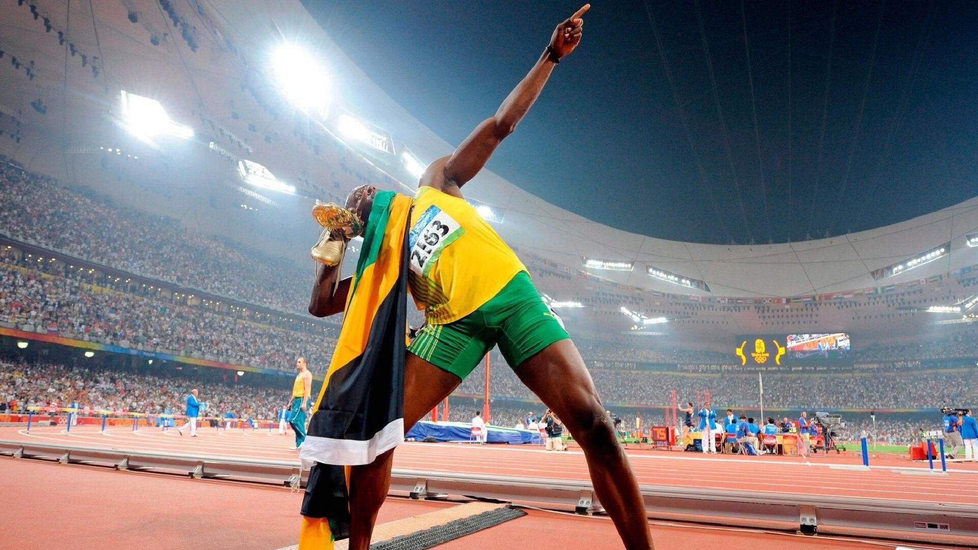 内马尔回归赛场，赛况扑朔迷离首场状态亮眼，G2观众沸腾！